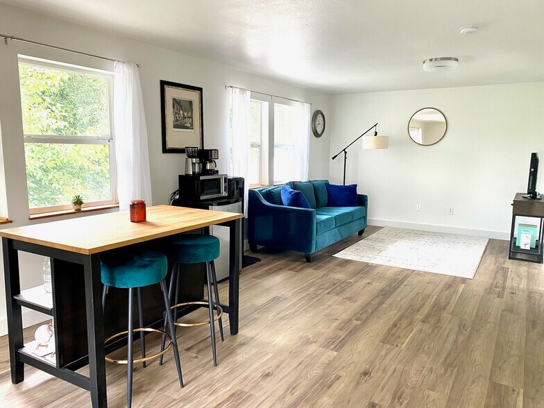 Primary Photo - 1215 SE Lexington St