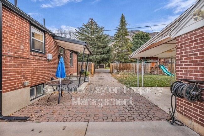 Building Photo - 1687 Rushton St