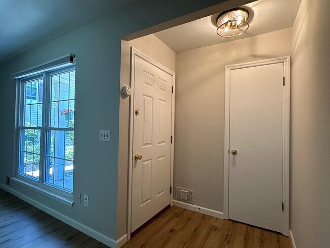 Building Photo - 7 Candlestick Ct