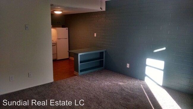 Building Photo - Studio, 1 bath Apartment - 426 W. 9th St.