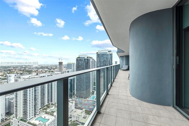 Building Photo - 1000 Brickell Plaza