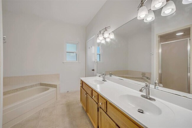 Building Photo - 3602 Hillrock Dr