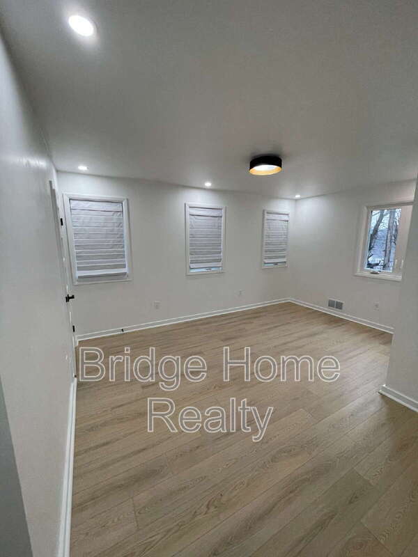 Building Photo - 107 Shoup St