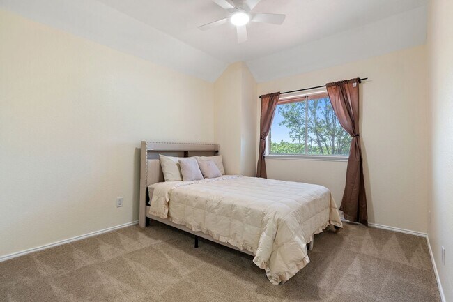 Building Photo - 1339 Barclay Dr