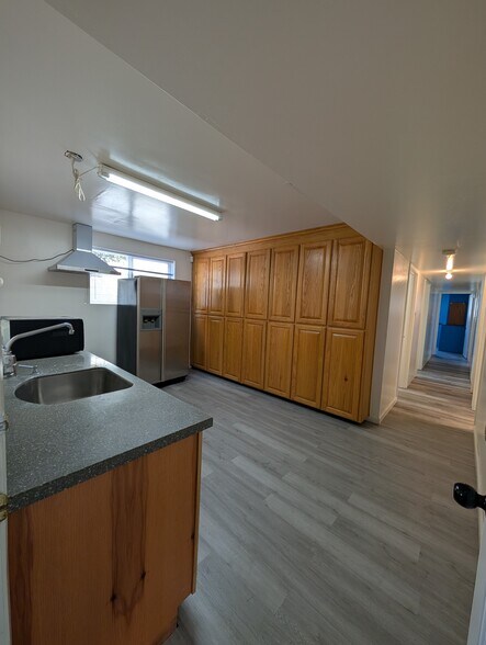 Building Photo - 163 Gifford Ave
