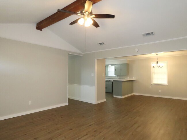 Building Photo - 10556 Twin Oaks Dr