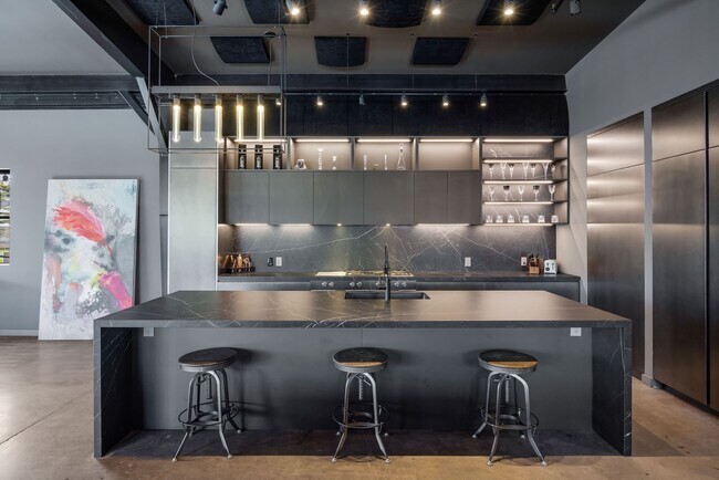 Building Photo - 908 White St