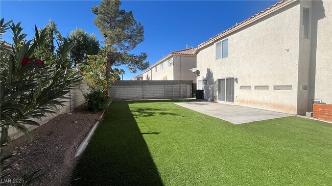 Building Photo - 537 Fiddlehead Ave