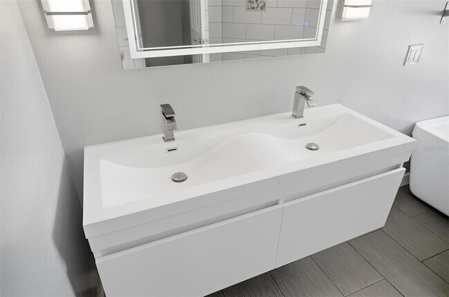 Building Photo - 1 Walton Pl