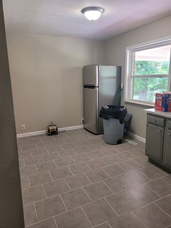 Building Photo - SPECIAL OFFER HALF OFF FIRST MONTHS RENT!!!!! AVAILABLE NOW!!!!