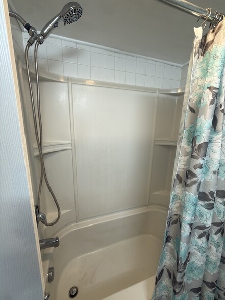 Building Photo - 1108 Loretta Ave