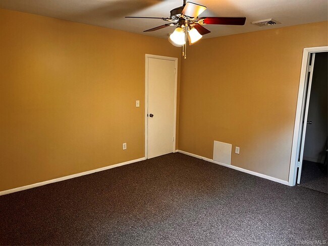 Building Photo - 11 Park Manor Ct