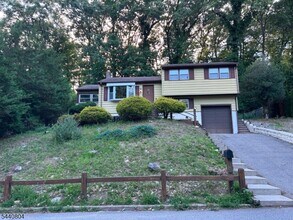 Building Photo - 93 Knolls Rd