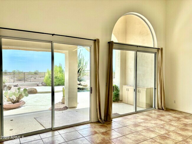 Building Photo - 11627 E Bella Vista Dr