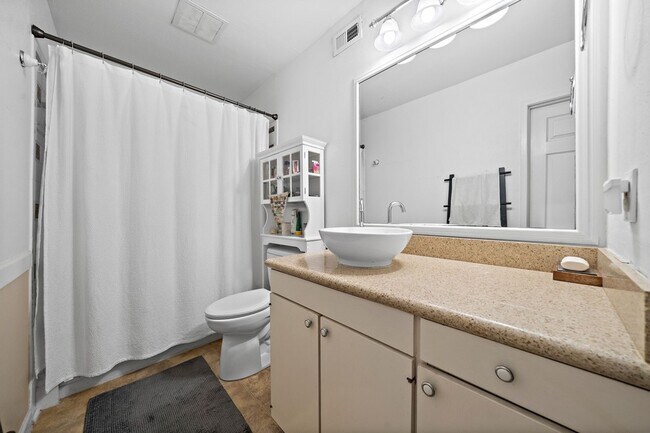 Building Photo - 3018 Baldwin St