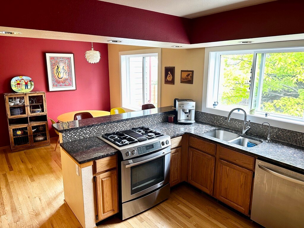 Kitchen - 6048 Chelsea Manor Ct