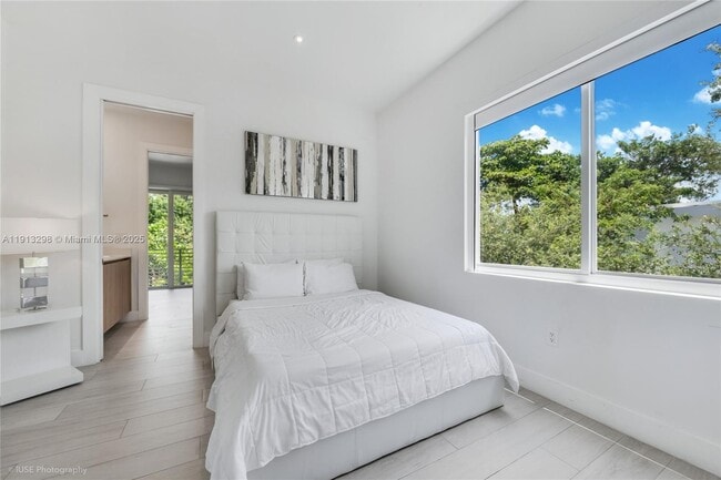 Building Photo - 2868 SW 33rd Ct