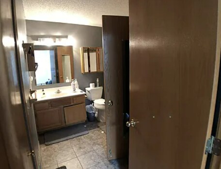 Building Photo - 15546 Garnet Way