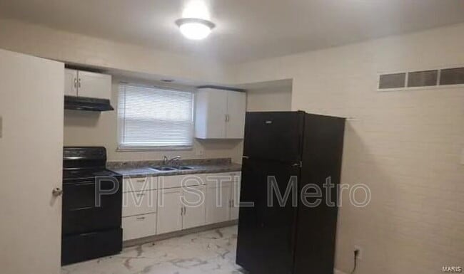 Building Photo - 10145 Green Valley Dr