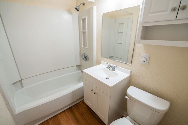 Building Photo - Cute 2 Bed 1 Bath condo in Mystic Woods