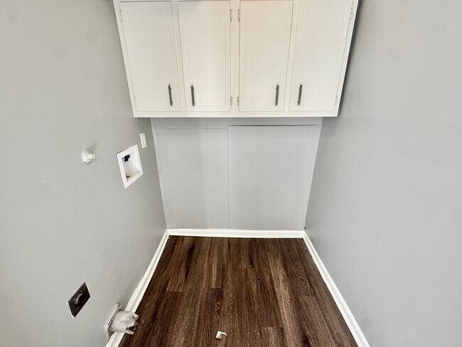 Building Photo - 5168 Corkwood Dr