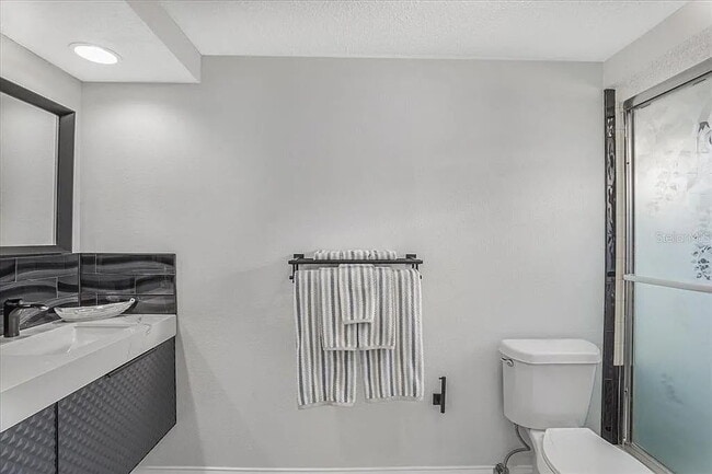Building Photo - Fully Renovated 2-Bed, 2-Bath Retreat in G...