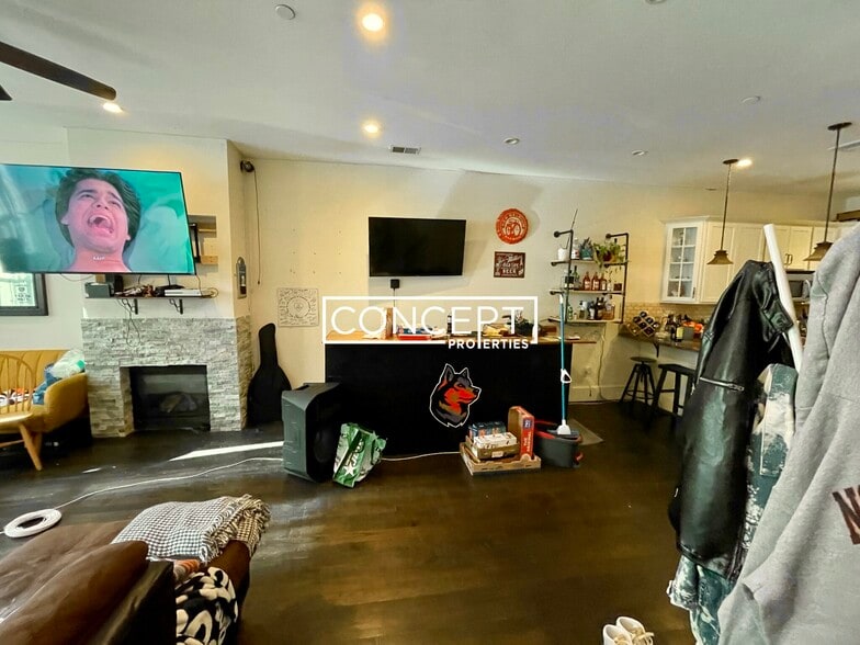 Building Photo - 23 Hillside St