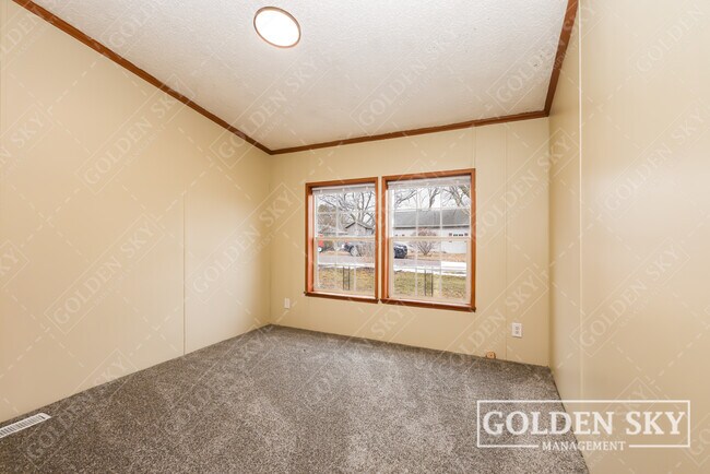 Building Photo - 7709 E Gloucester Rd