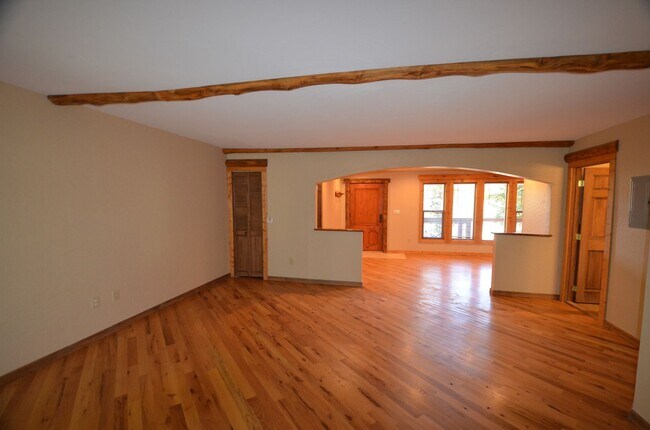 Building Photo - 471 High Point Dr
