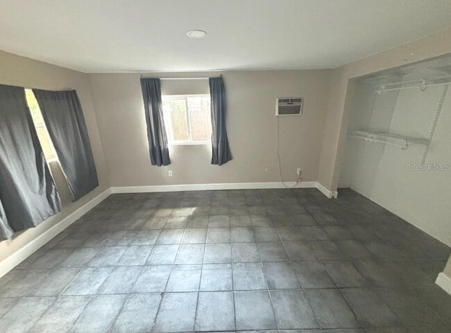 Building Photo - 2615 Laurel Ave