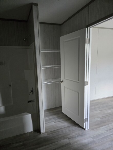 Building Photo - 29 Lakeview Dr