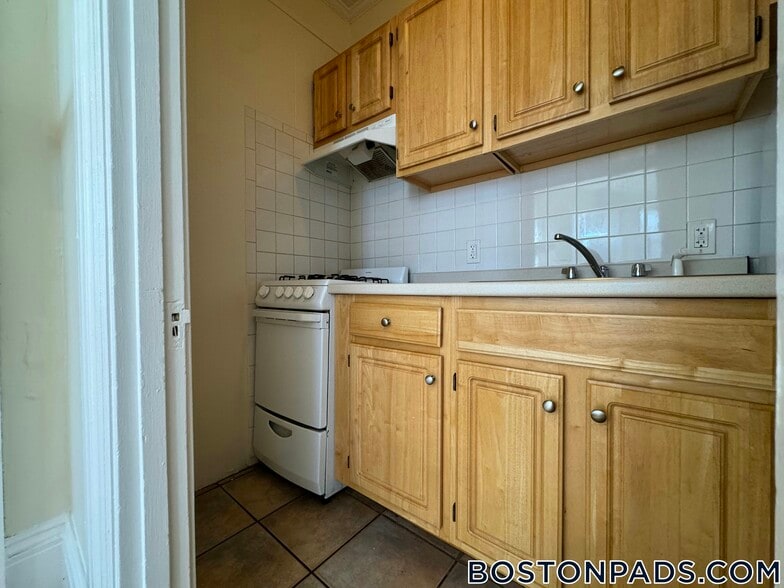 Building Photo - 441 Cambridge St