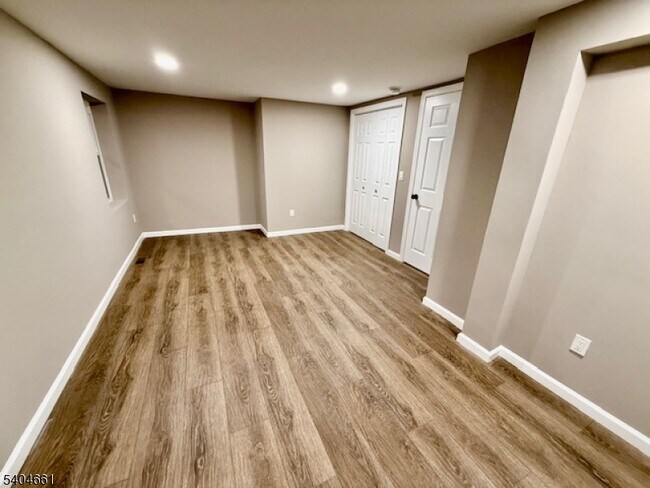 Building Photo - 264 Girard Ave