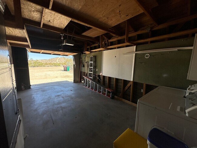 Building Photo - Newly Remodeled 2 bed 1 bath home!