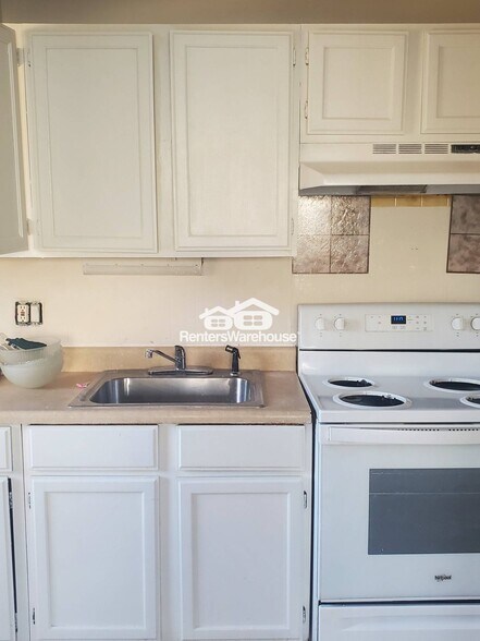 Building Photo - 10732 Spring Garden Dr