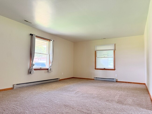 Building Photo - 305 Earlee Ave