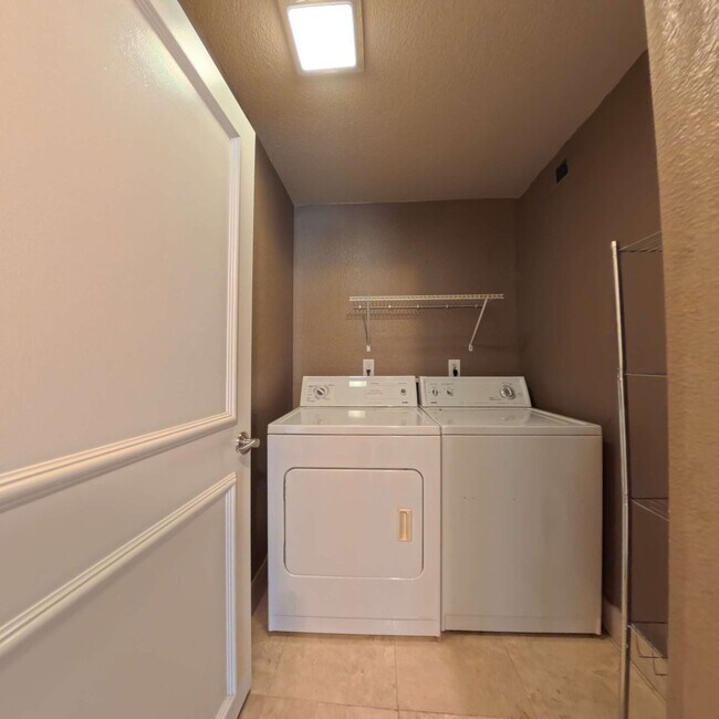 Building Photo - Luxury Mid-Rise | Guard Gated | Underground Garage Area | Resort Style Amenities