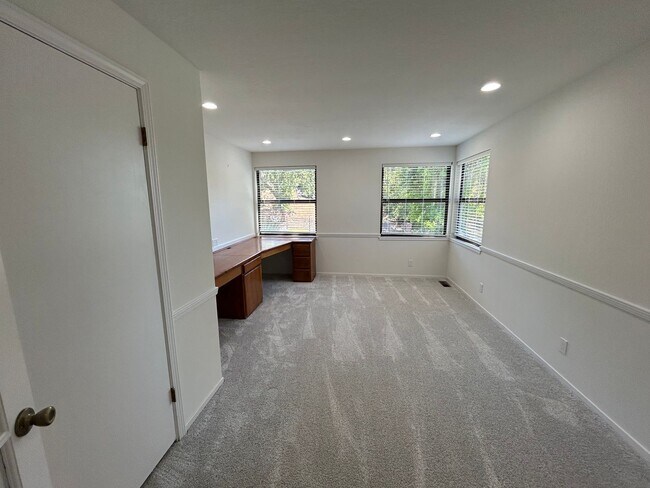 Building Photo - Must See Spacious Alamo 4BR Home with Remo...