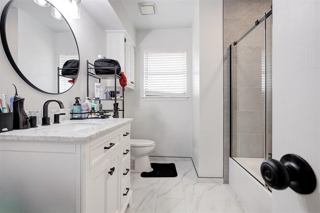 Building Photo - 2820 Dalewood Pl