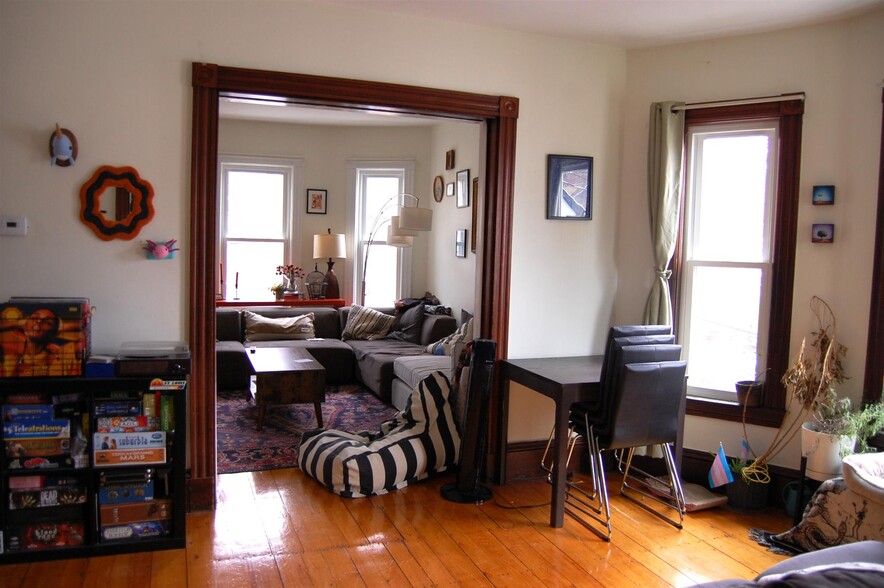 Primary Photo - 14 Cottage Ave