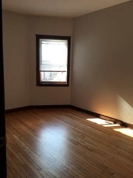 Building Photo - 2338 N Avers Ave