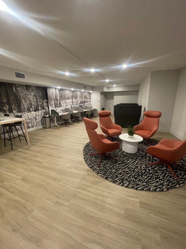 Building Photo - 710 SE 22nd St