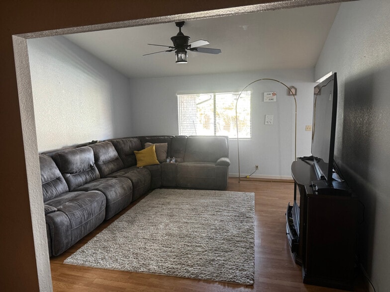 Building Photo - 571 Reisling Ct