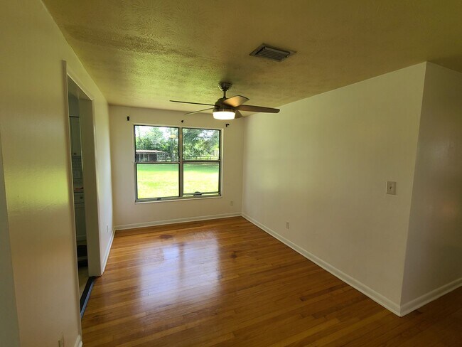 Building Photo - 16579 137th Ave