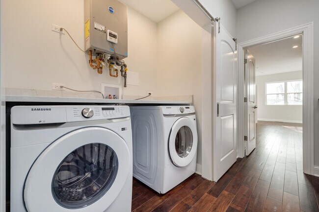 Building Photo - 1919 N Drake Ave