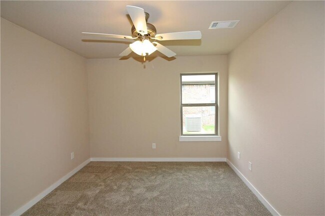 Building Photo - 471 Barbet Dr