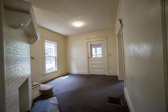 Building Photo - 204 Harvard Pl