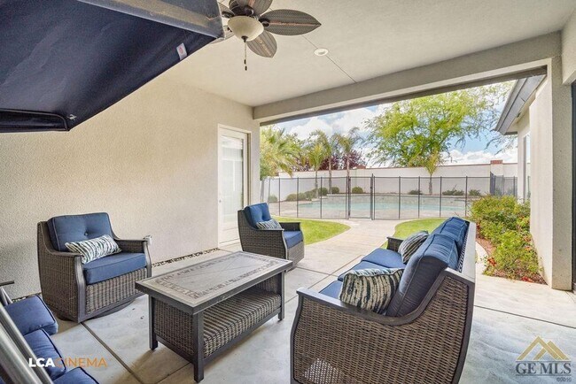 Building Photo - Luxury Living in Windermere Seven Oaks: Modern 5 Bed, 3 Bath Home with Pool, Solar, and Gated Nei...