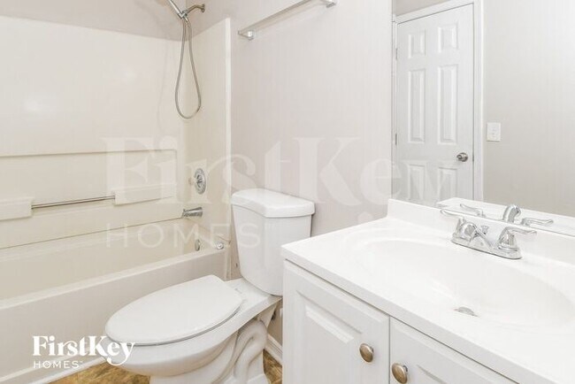 Building Photo - 567 Serenade Cir E