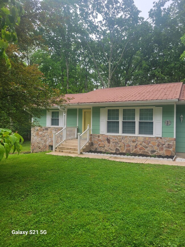 Building Photo - 4046 Sioux Rd